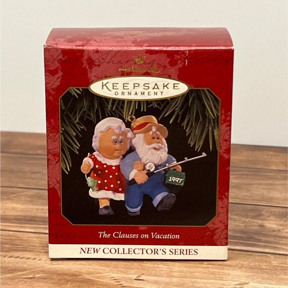 1997 HALLMARK KEEPSAKE ORNAMENT QX6112 THE CLAUSES ON VACATION FISHING SANTA - Picture 2 of 9